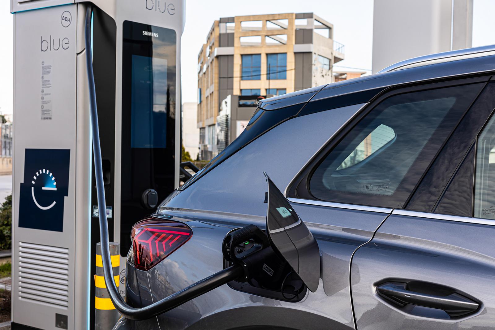 Kosmocar-Audi: Πέντε υπερφορτιστές στην Ελλάδα 